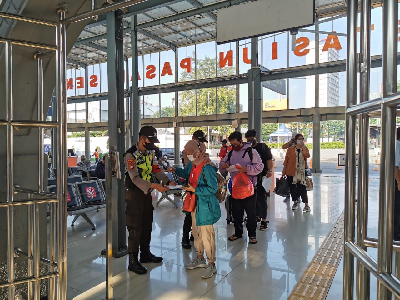 Terkait Keributan di Stasiun Senen, Daop 1 Jakarta : Perhatikan dan Ikuti Aturan Perjalanan KA