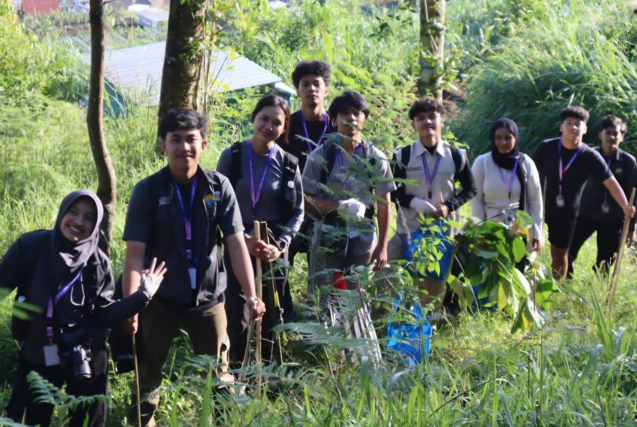 TPL 2026: Mahasiswa Teknik Undip dan Warga Tanam 500 Pohon di Merbabu