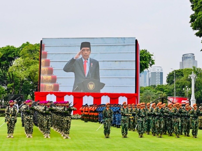Presiden Pimpin Upacara Peringatan ke-77 Hari TNI