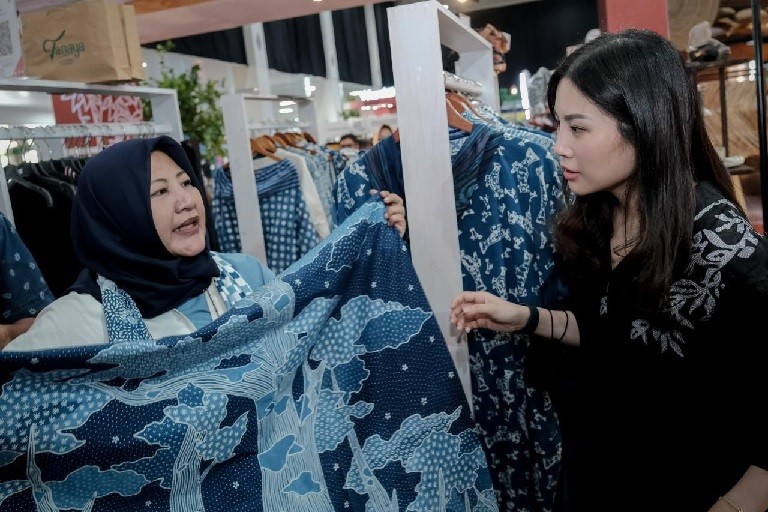 Wamenparekraf: Batik Berperan Penting sebagai Alat Diplomasi Budaya