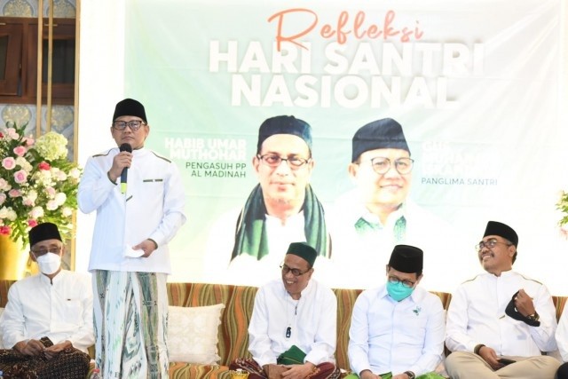 Pesantren, Salah Satu Solusi Persoalan Pendidikan Nasional